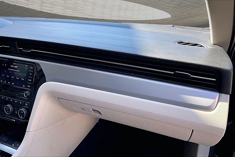 Used 2022 Volkswagen Passat 2.0T SE image 16