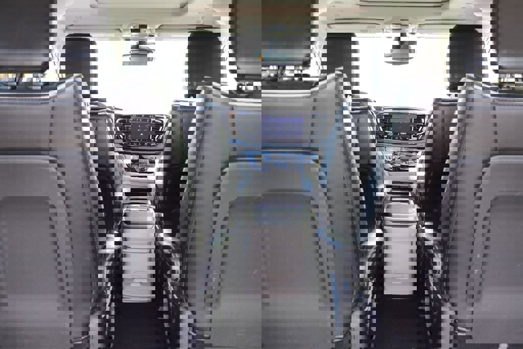 Used 2023 Chrysler Pacifica Limited image 38