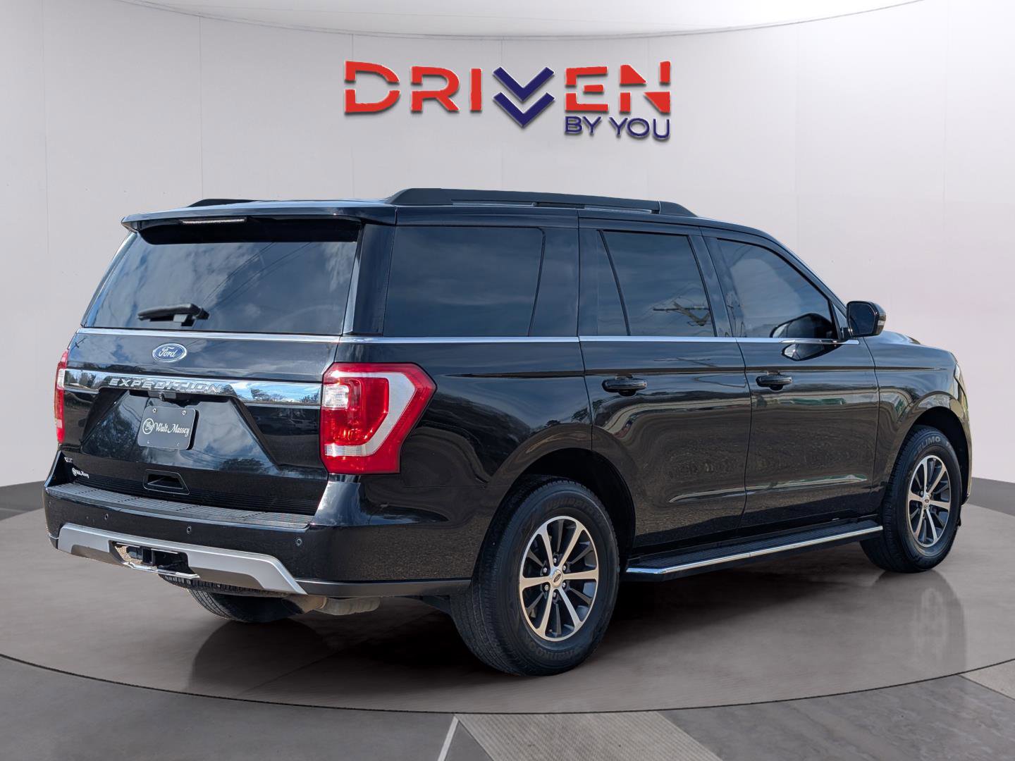 Used 2018 Ford Expedition XLT w/ Equipment Group 202A RWD image 5