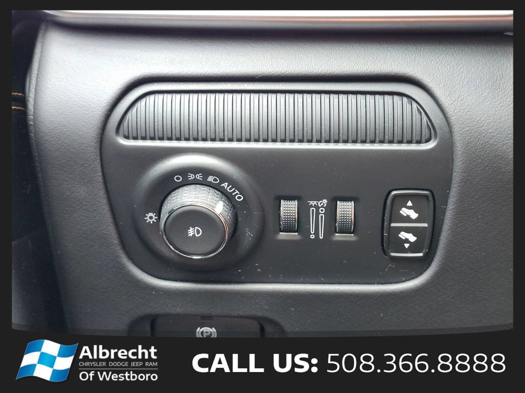 Used 2024 Jeep Grand Wagoneer L Series III AWD/4WD image 27