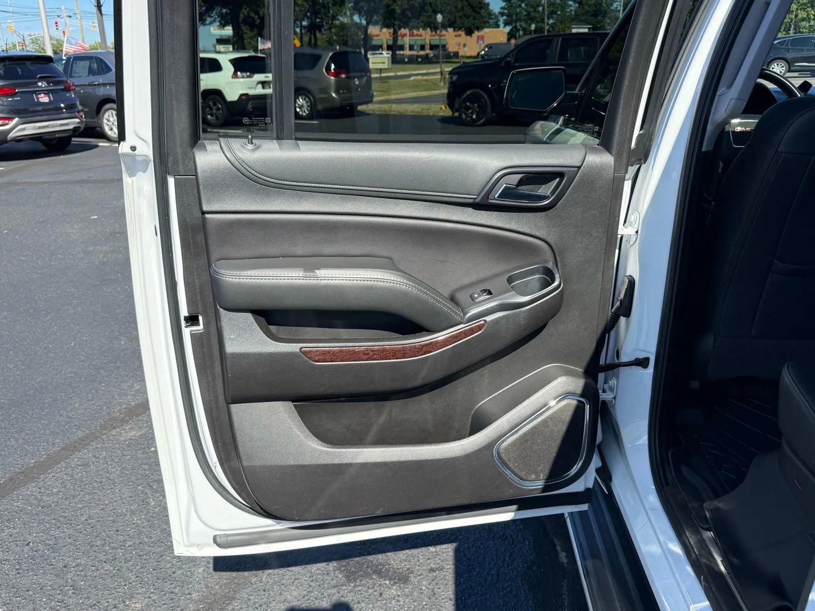 Used 2019 GMC Yukon XL SLT image 35