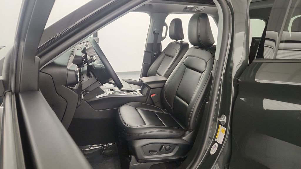 Used 2023 Ford Explorer XLT w/ Equipment Group 202A image 13