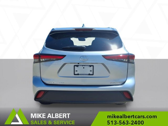 Used 2023 Toyota Highlander XLE AWD/4WD image 6