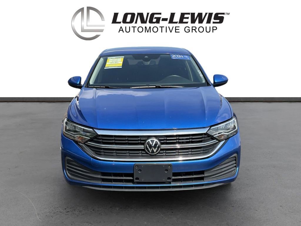 Certified 2024 Volkswagen Jetta SE image 11