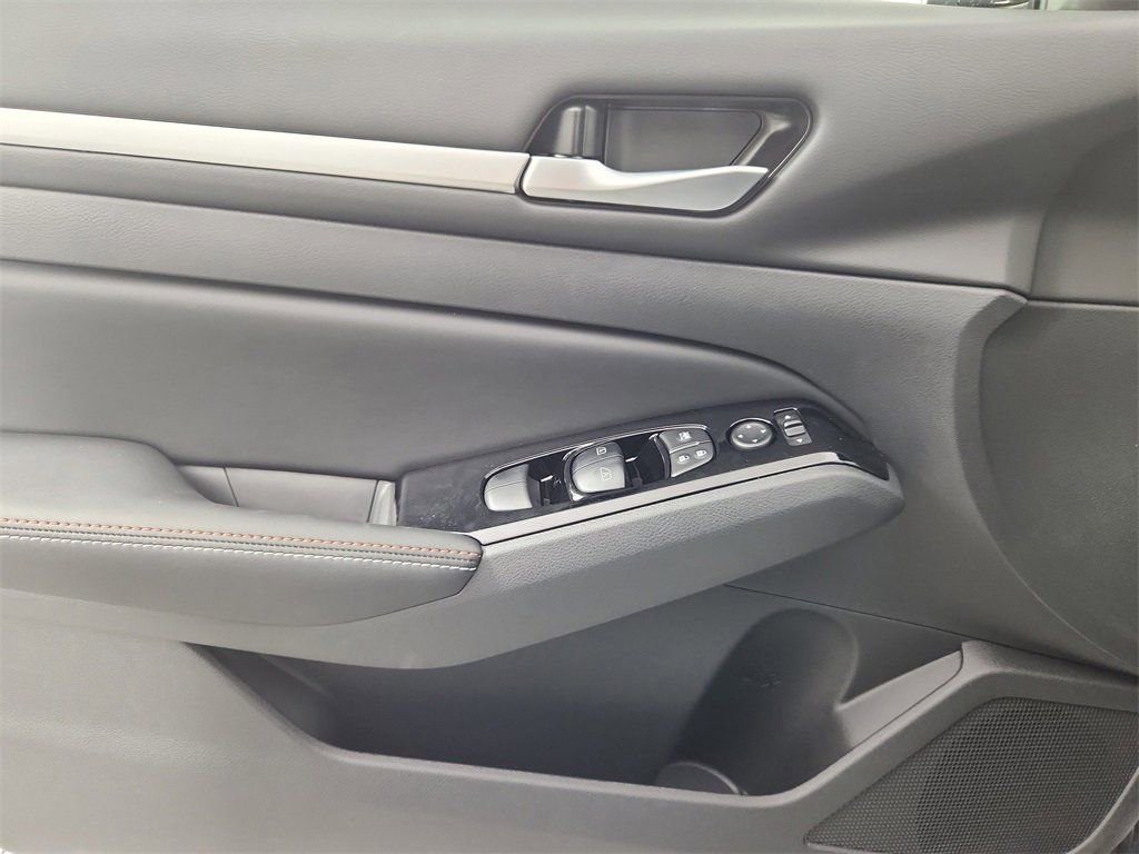 New 2025 Nissan Altima 2.5 SR w/ SR Premium Package AWD/4WD image 10