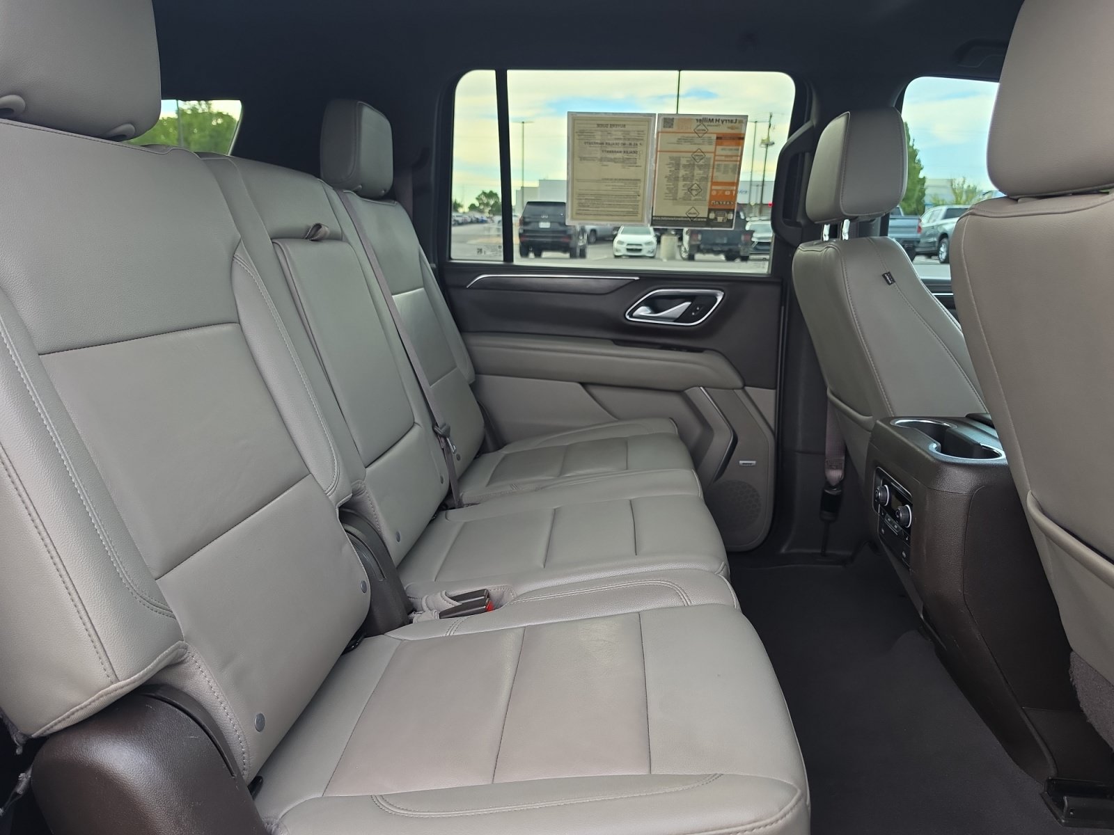 Certified 2022 Chevrolet Suburban Z71 w/ Luxury Package AWD/4WD image 16