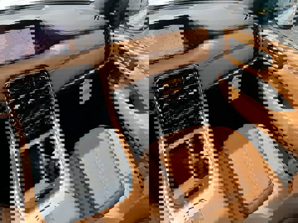 New 2026 Nissan Armada SL w/ Captain's Chari Seat Package image 35