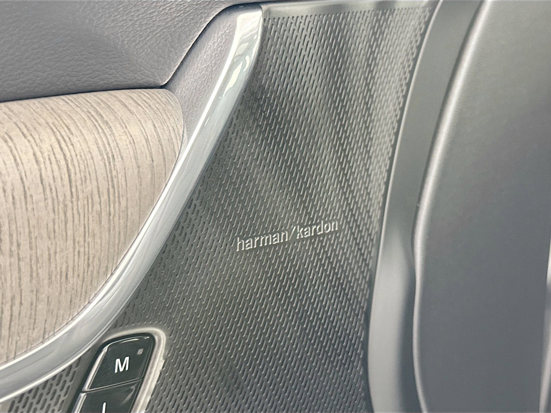 New 2025 Volvo S90 T8 Ultra image 18