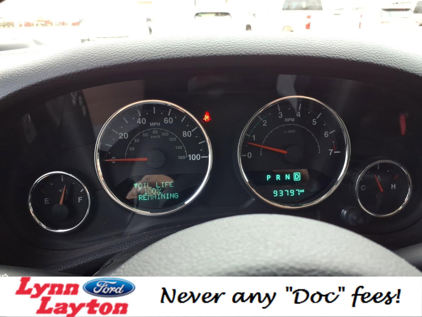 Used 2015 Jeep Wrangler Unlimited Sahara w/ Connectivity Group image 19