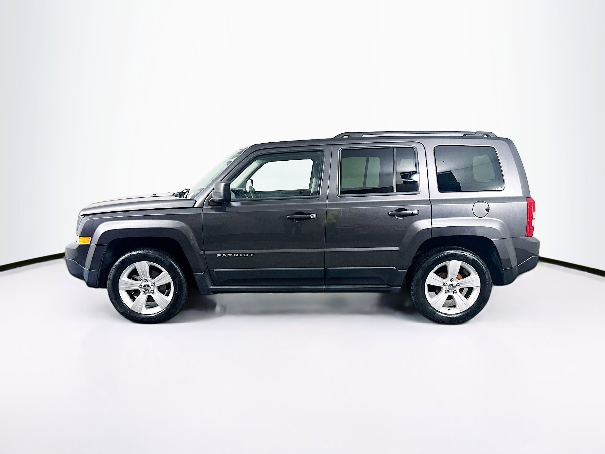 Used 2016 Jeep Patriot Latitude image 4