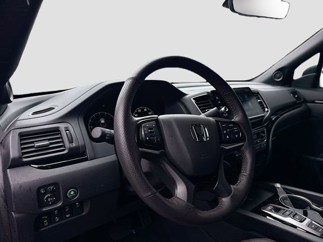 Certified 2025 Honda Ridgeline Black Edition image 9