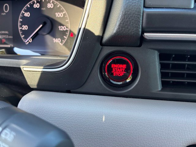 Certified 2025 Honda Pilot Touring image 10