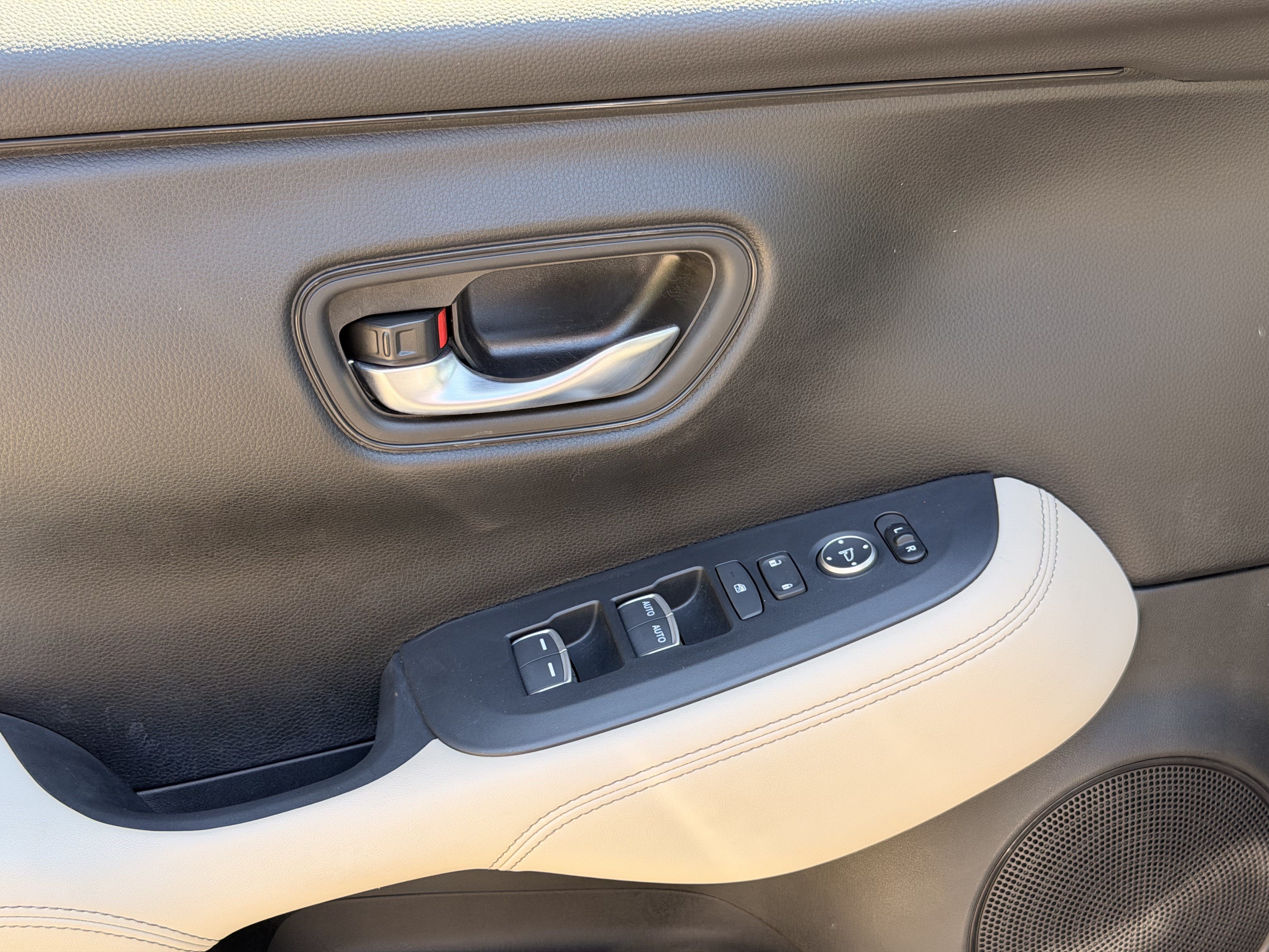 Used 2025 Honda HR-V EX-L image 11