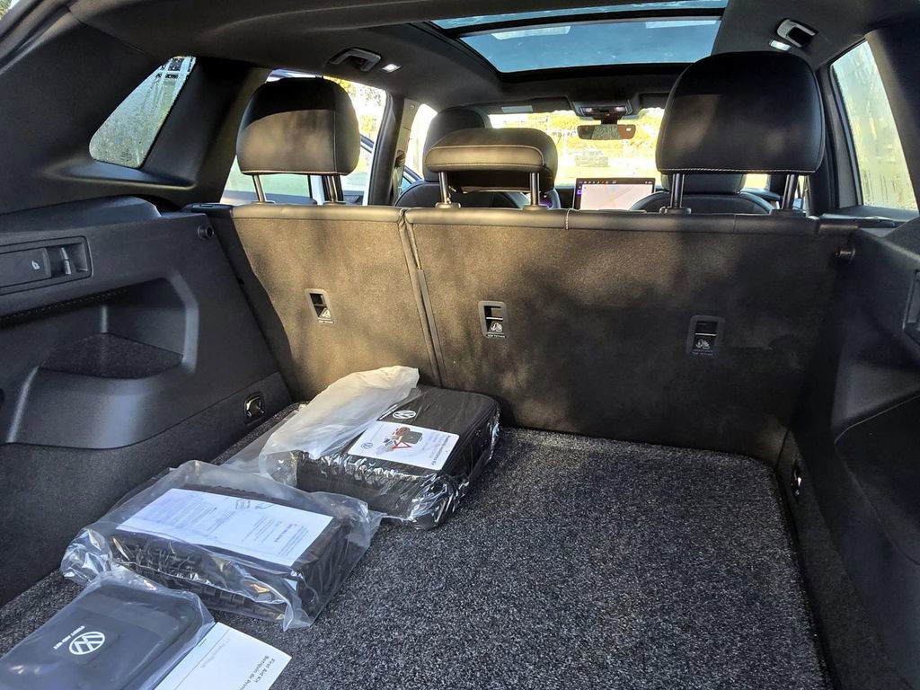 New 2026 Volkswagen Tiguan SEL R-Line image 28