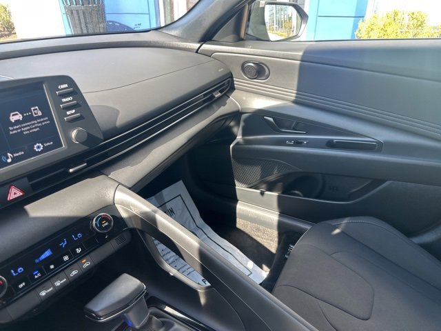 Certified 2025 Hyundai Elantra Sport image 31