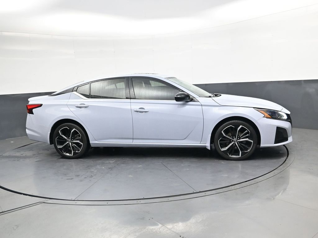 Used 2023 Nissan Altima 2.5 SR w/ SR Premium Package AWD/4WD video 3