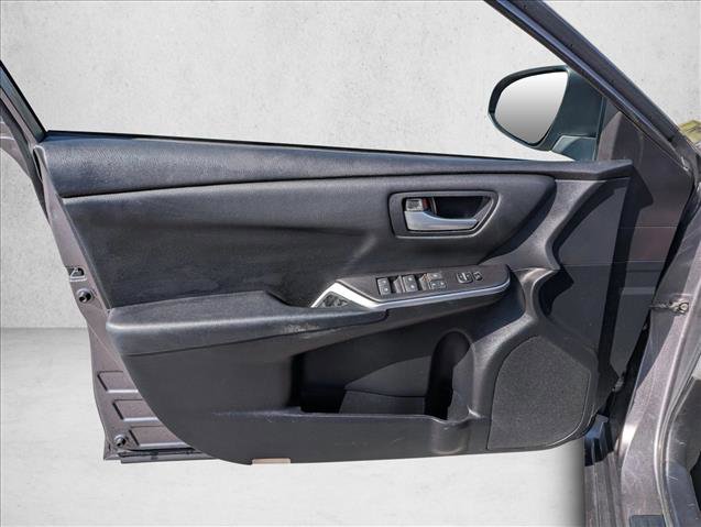 Used 2015 Toyota Camry SE image 18