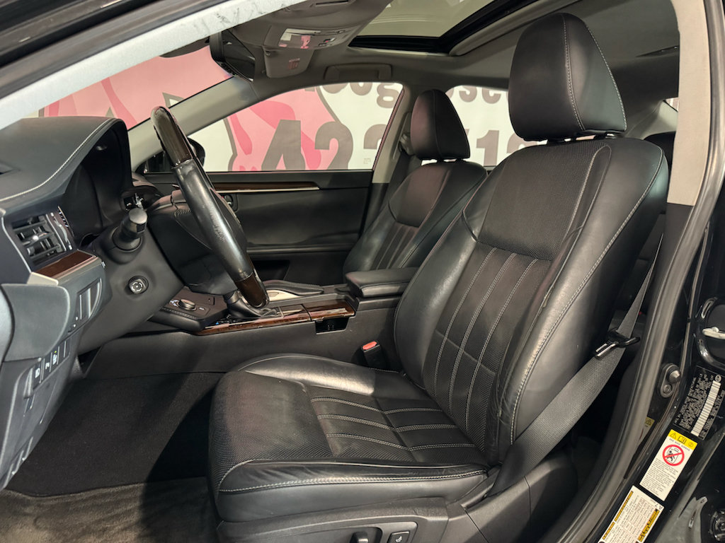 Used 2016 Lexus ES 350 w/ Luxury Package w/Wood Trim FWD image 17