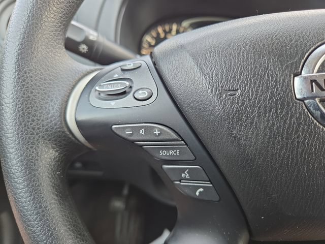 Used 2020 Nissan Pathfinder S FWD image 17