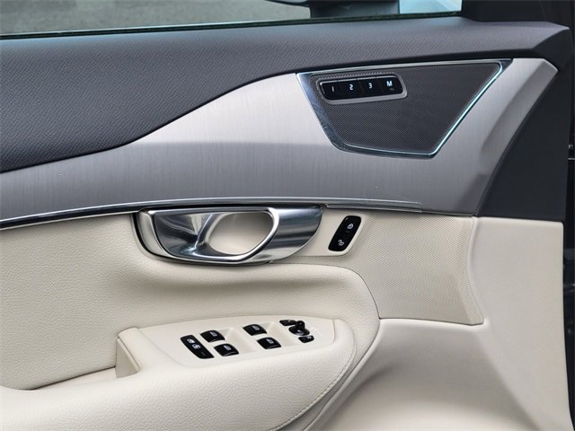 Used 2022 Volvo XC90 T5 Momentum w/ Climate Package image 19