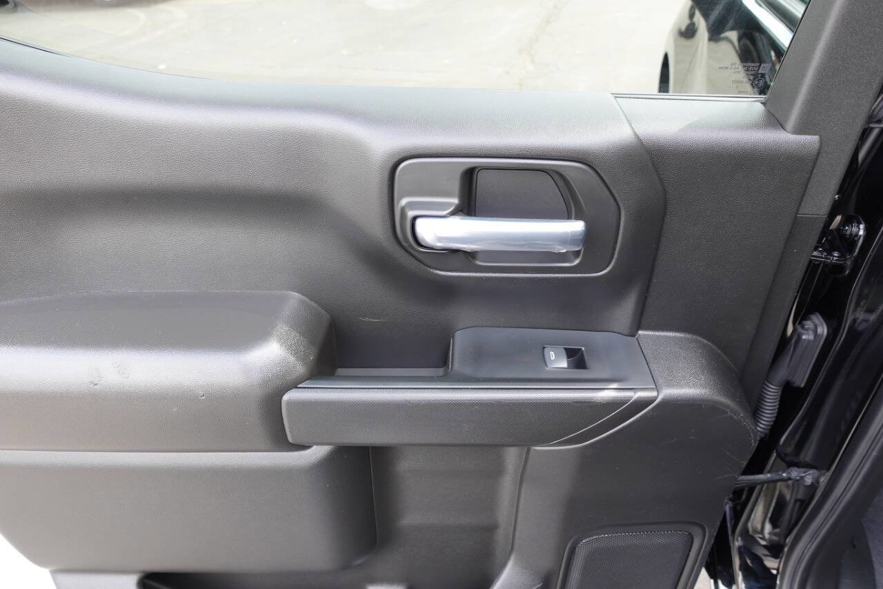 Used 2023 Chevrolet Silverado 1500 Custom w/ LPO, Dark Essentials Package AWD/4WD image 17