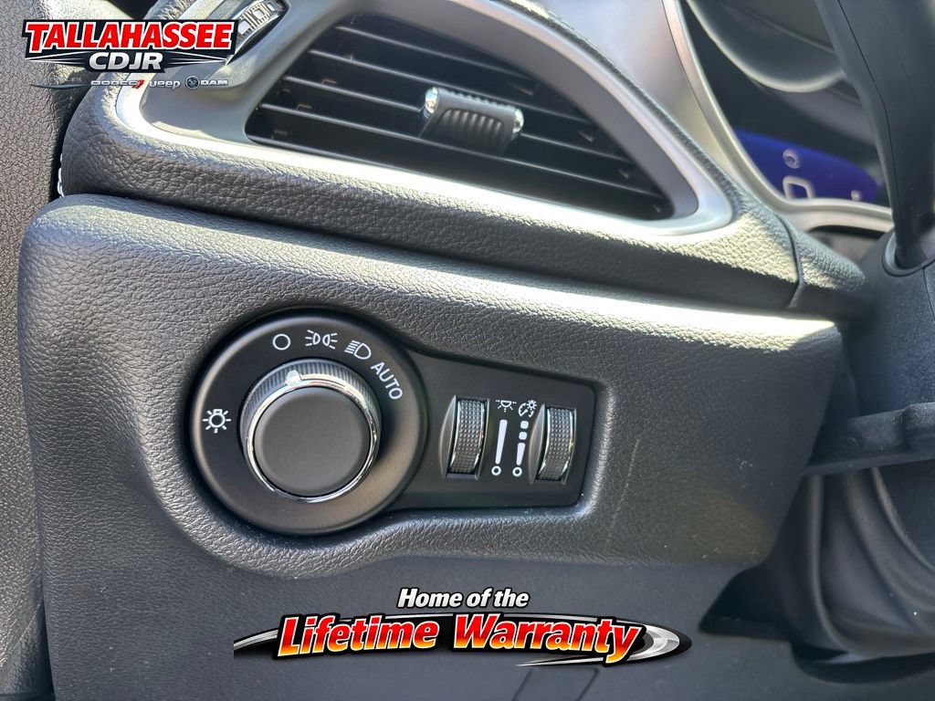 New 2027 Chrysler Pacifica Select FWD image 39