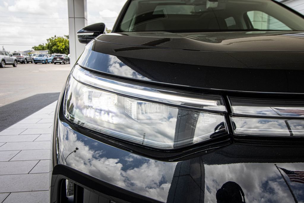 New 2026 Volkswagen Tiguan SE FWD image 5