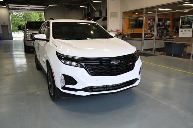 Used 2024 Chevrolet Equinox RS AWD/4WD image 3