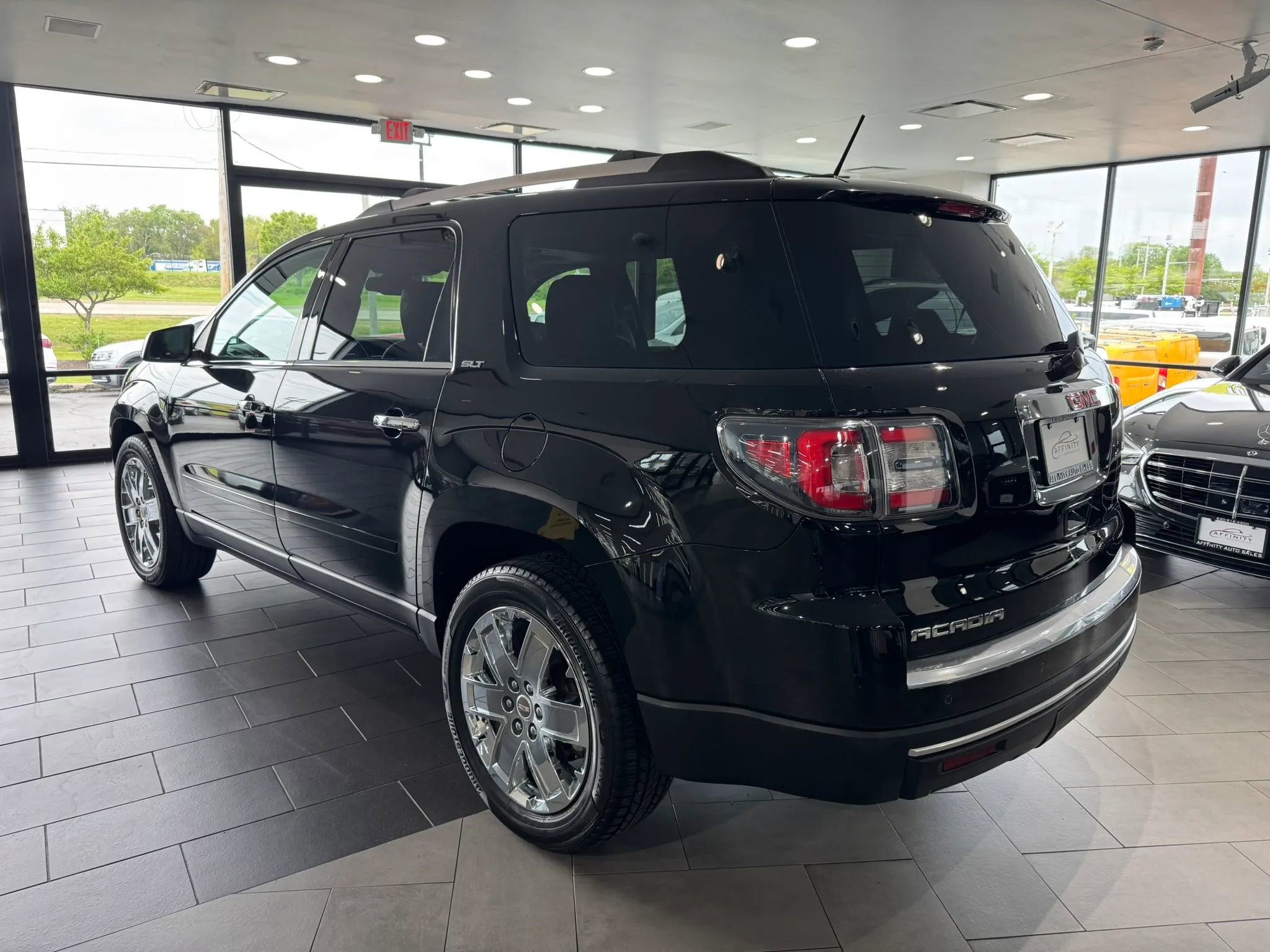 Used 2016 GMC Acadia SLT w/ Premium Edition FWD image 5