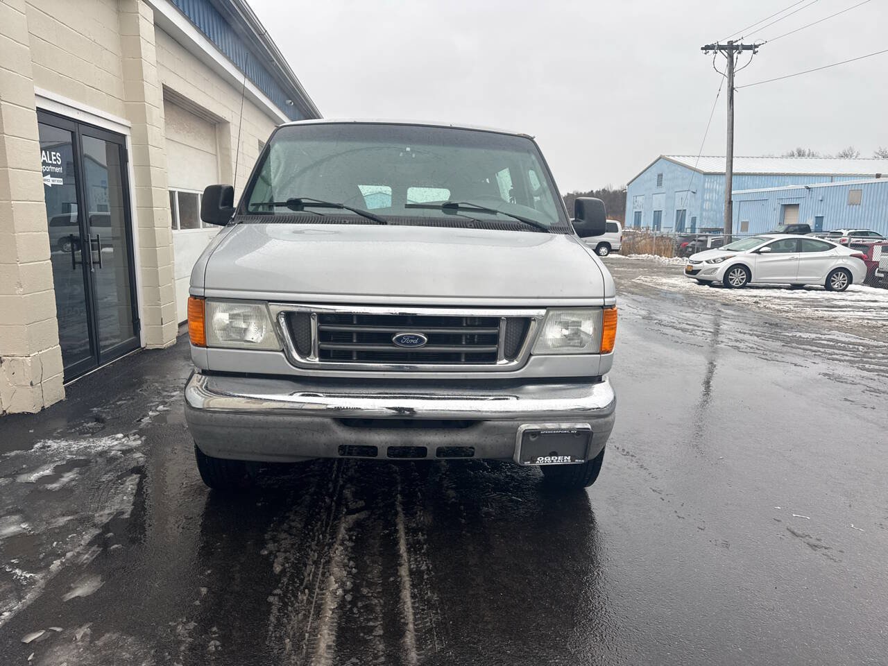 Used 2007 Ford E-150 and Econoline 150 Wagon RWD image 3