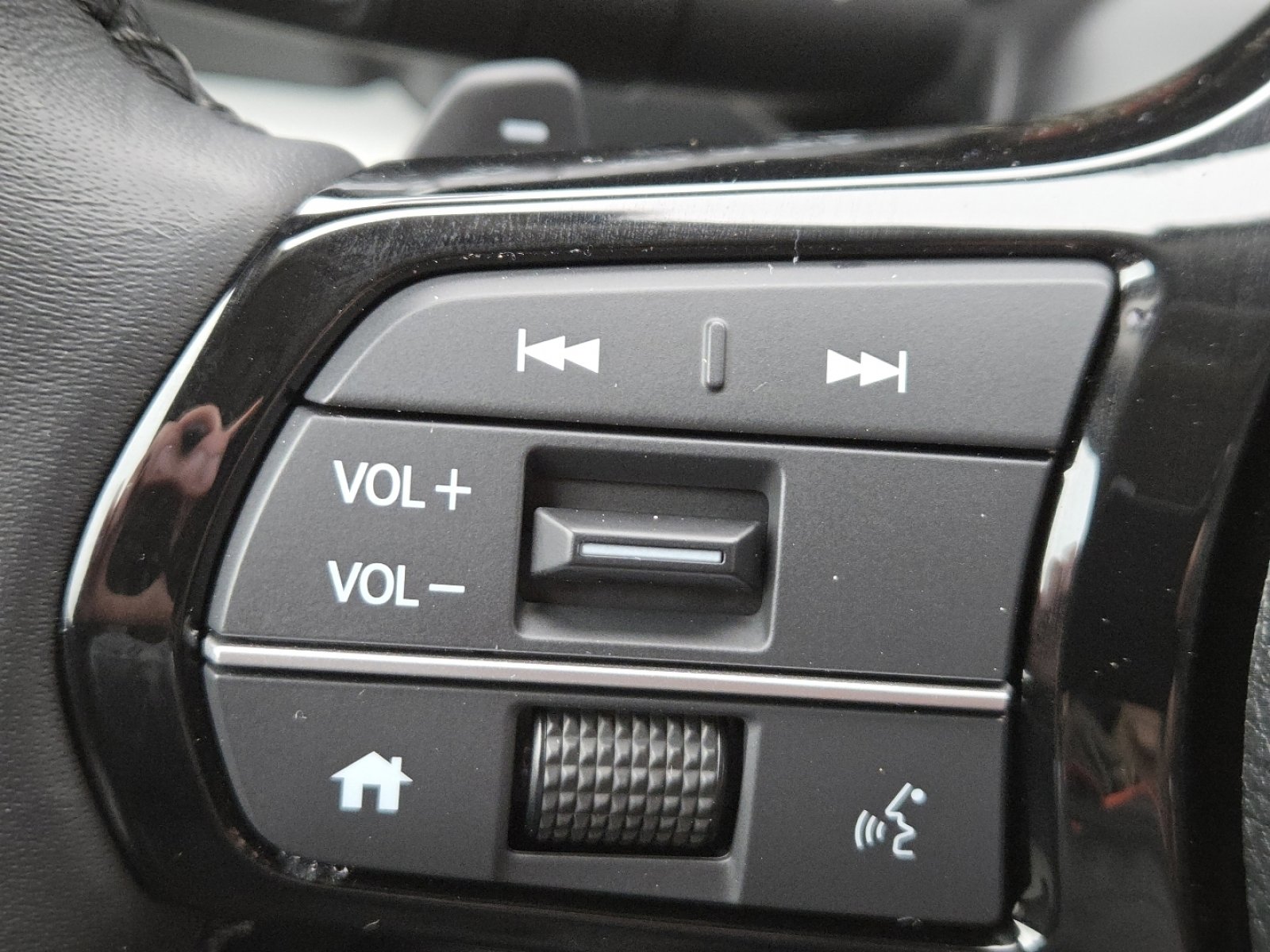 Used 2025 Honda Pilot EX-L image 34