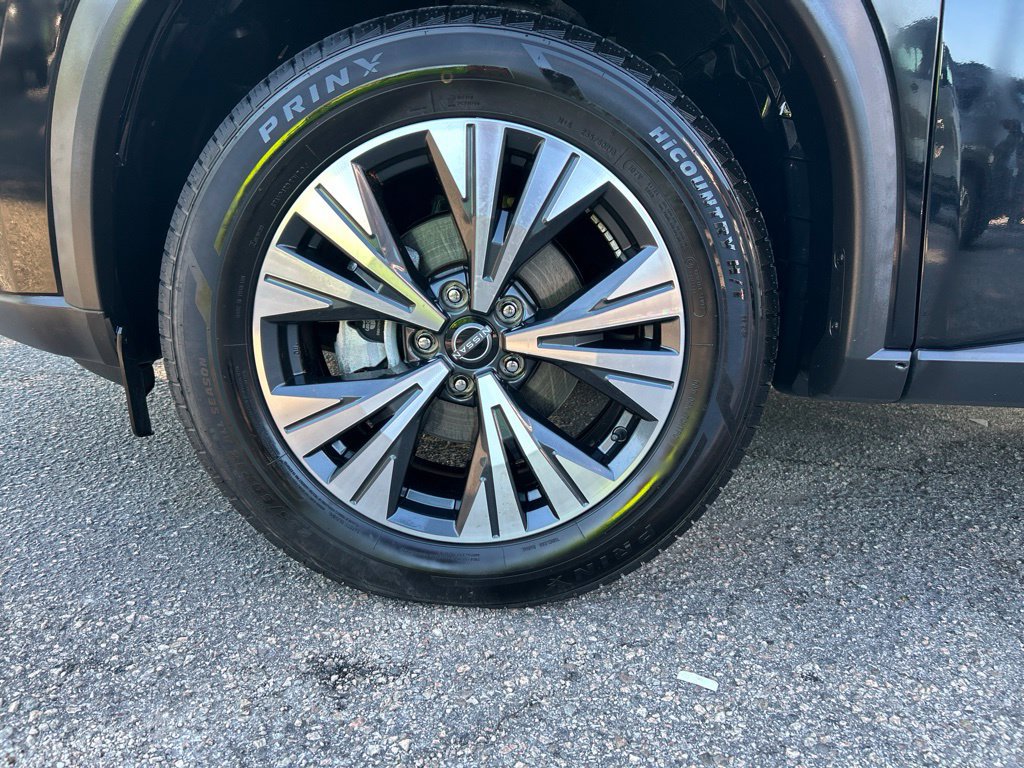 Used 2023 Nissan Rogue SV FWD image 12