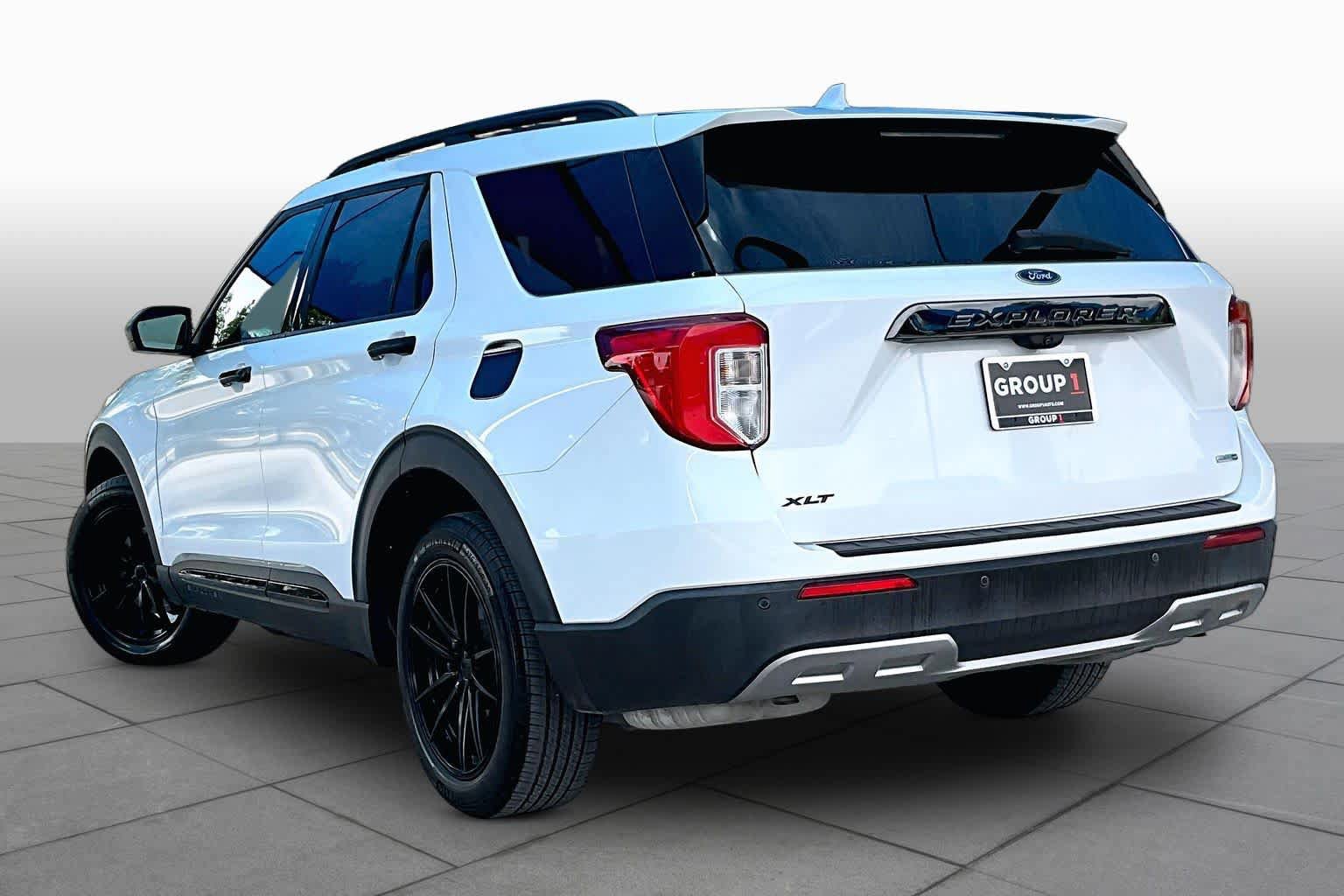 Used 2020 Ford Explorer XLT w/ Equipment Group 202A AWD/4WD image 12