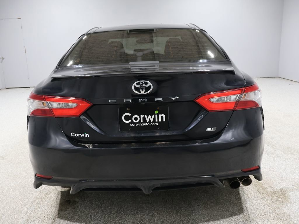 Used 2018 Toyota Camry SE image 3