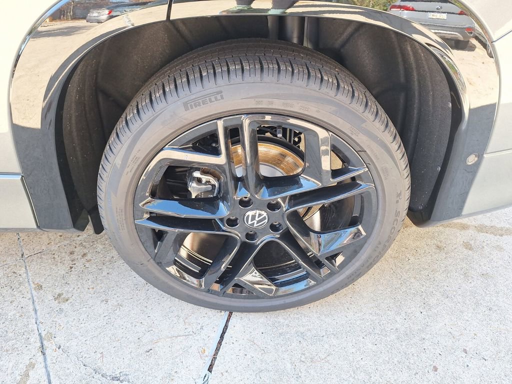 New 2026 Volkswagen Tiguan SE R-Line image 24