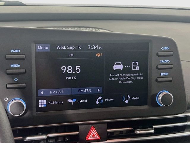 Used 2025 Hyundai Elantra Hybrid FWD image 11