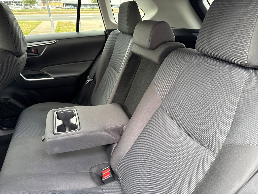 Used 2022 Toyota RAV4 LE image 12