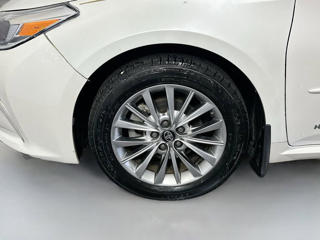 Used 2018 Toyota Avalon Limited image 30