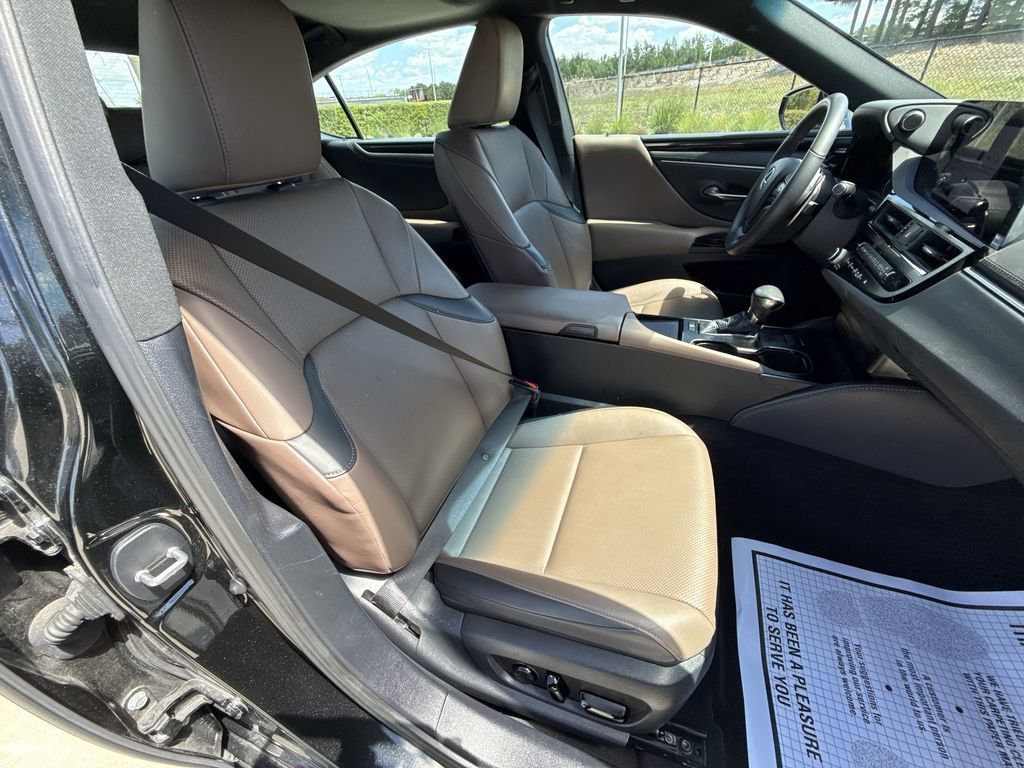 Used 2023 Lexus ES 350 w/ Accessory Package (Z2) FWD image 16