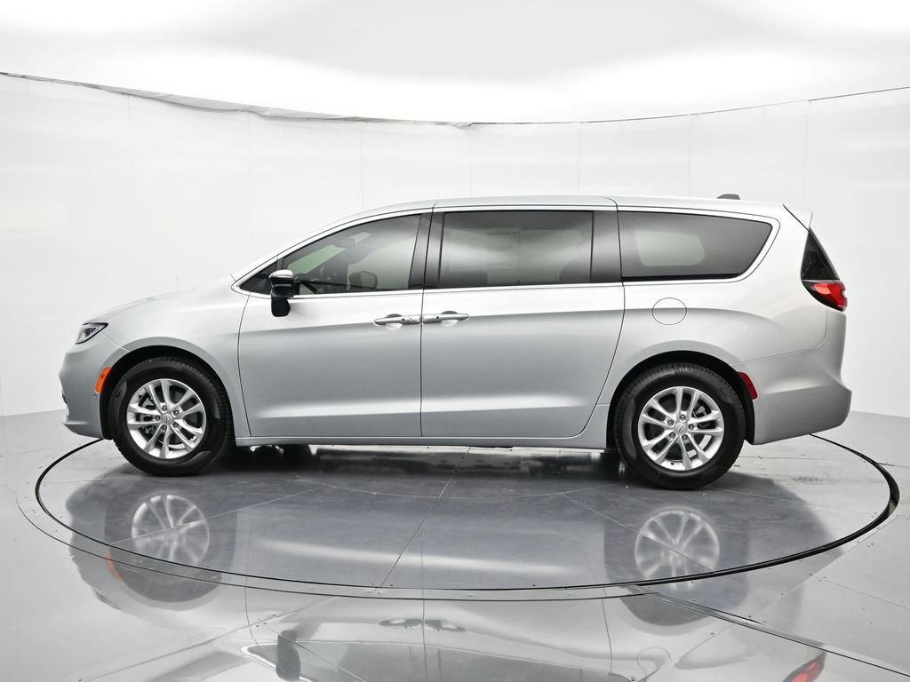 New 2026 Chrysler Pacifica Select FWD image 8