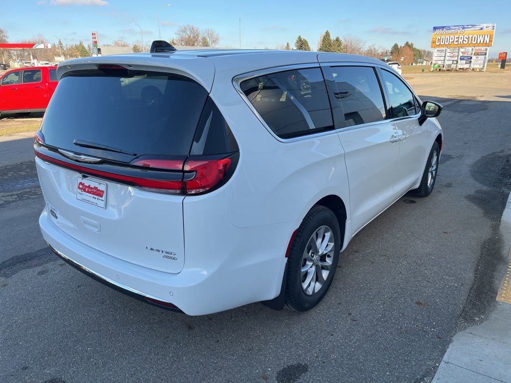 New 2026 Chrysler Pacifica Limited image 5