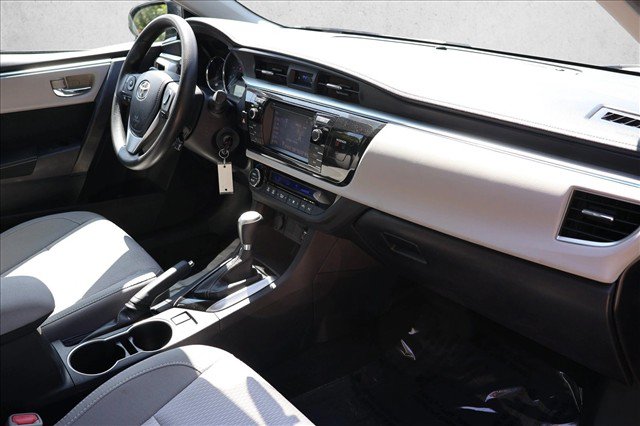 Used 2015 Toyota Corolla LE FWD image 26