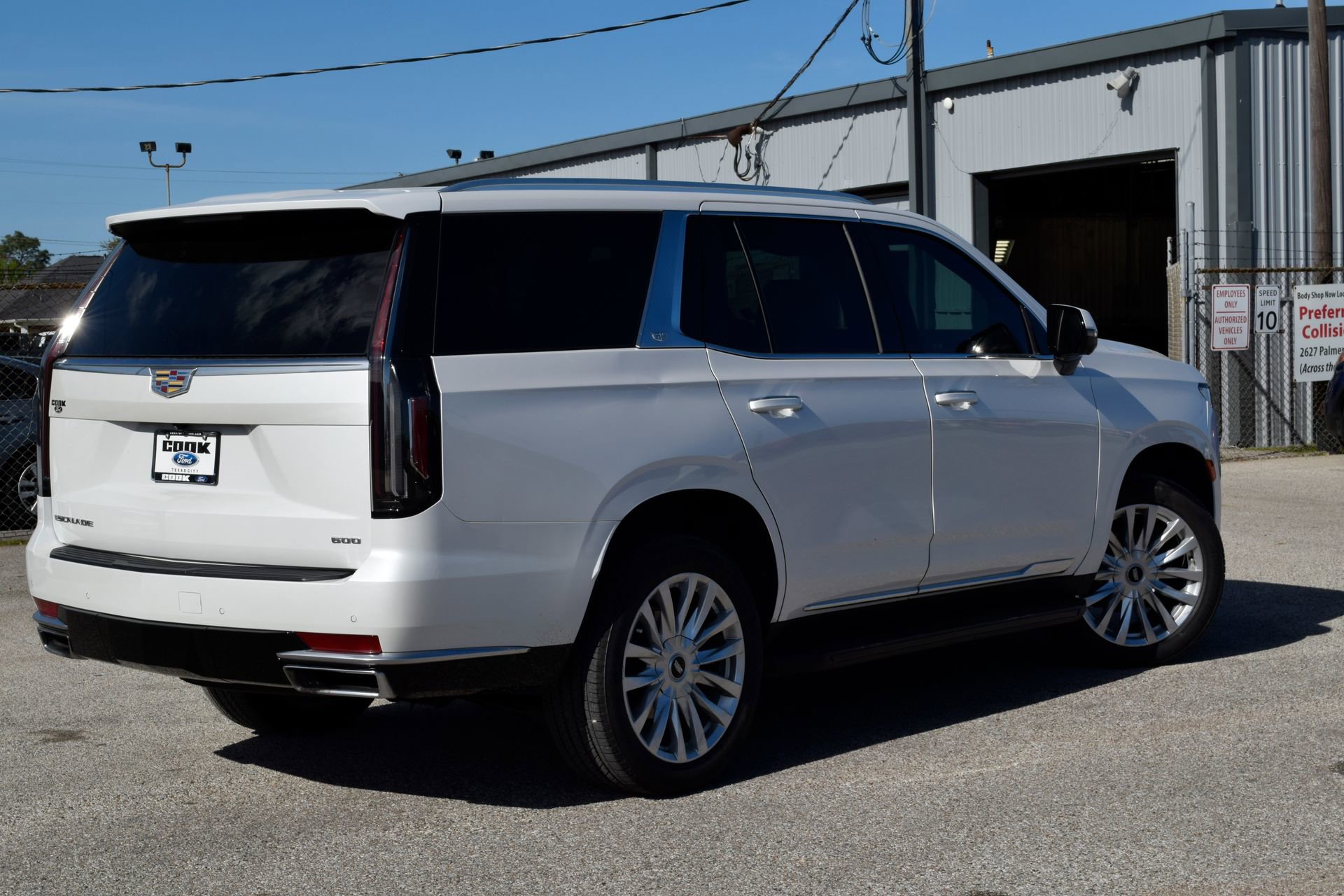 Used 2023 Cadillac Escalade Luxury image 6