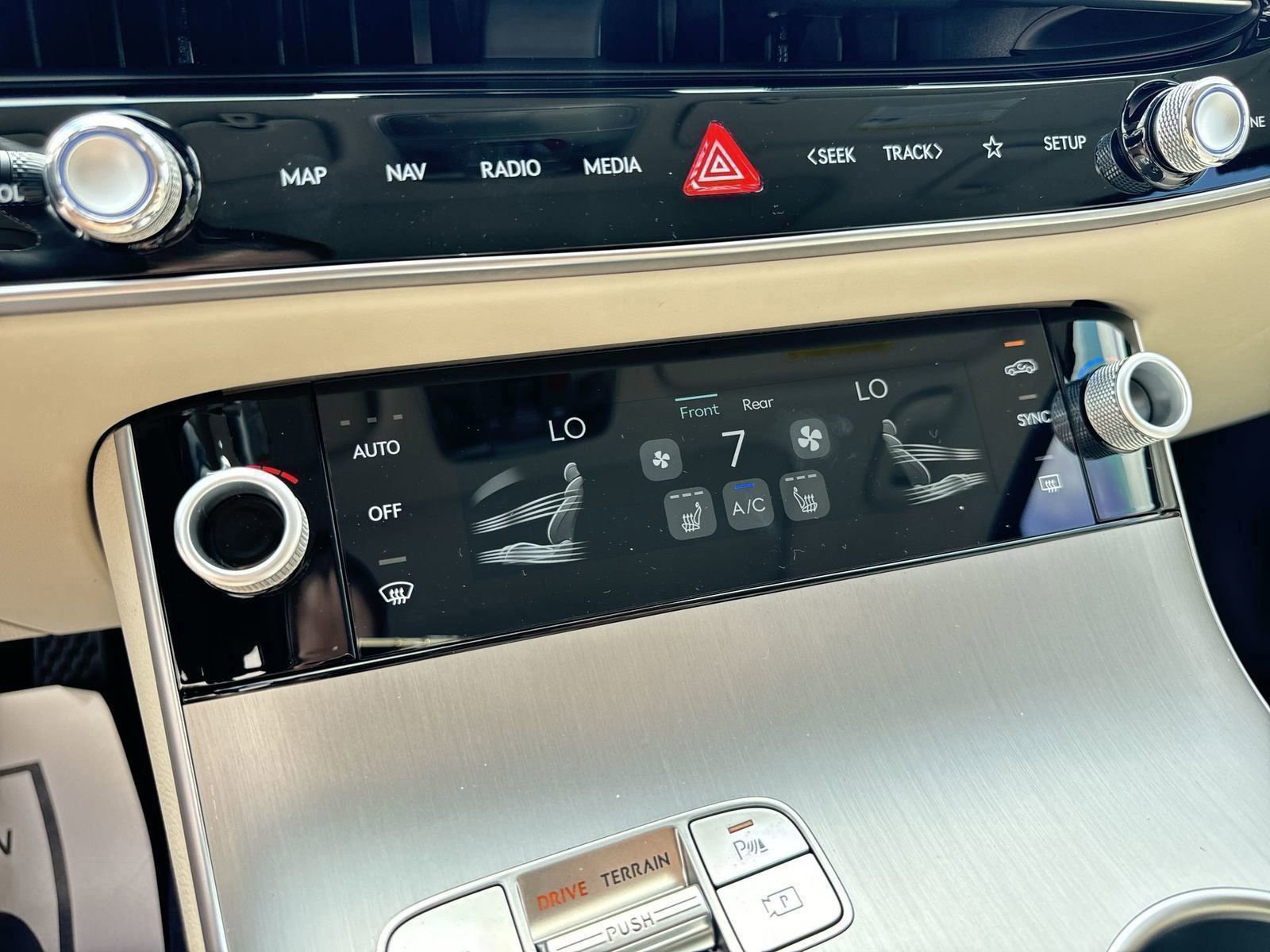 New 2026 Genesis GV70 2.5T Select AWD/4WD image 25