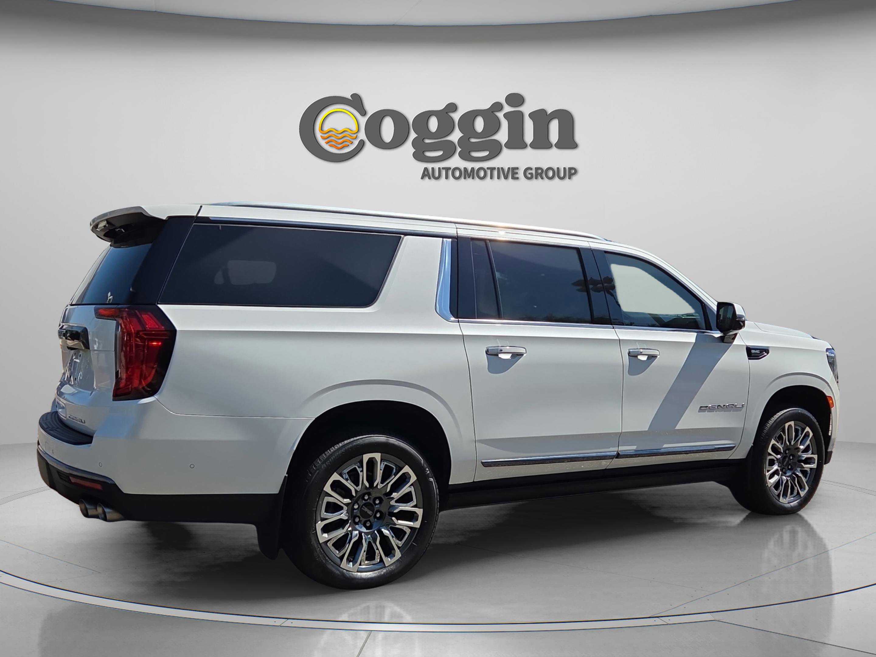 Certified 2023 GMC Yukon XL Denali Ultimate w/ LPO, Floor Liner Package AWD/4WD image 5