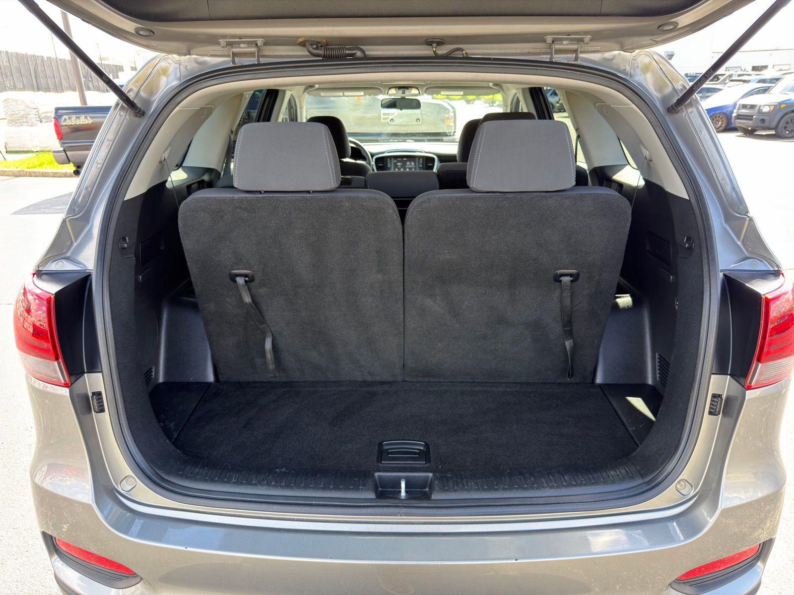 Used 2019 Kia Sorento LX image 28