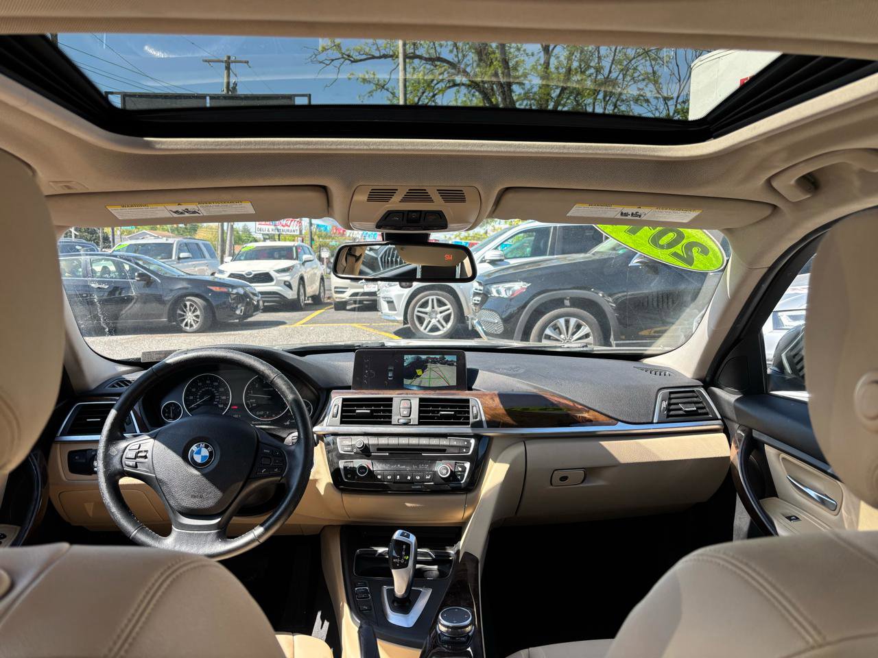 Used 2017 BMW 320i xDrive Sedan AWD/4WD image 14