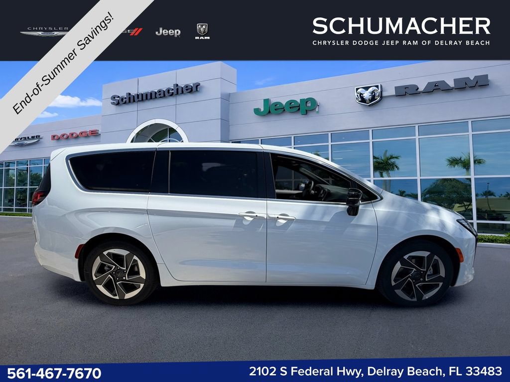 New 2027 Chrysler Pacifica Limited FWD image 8
