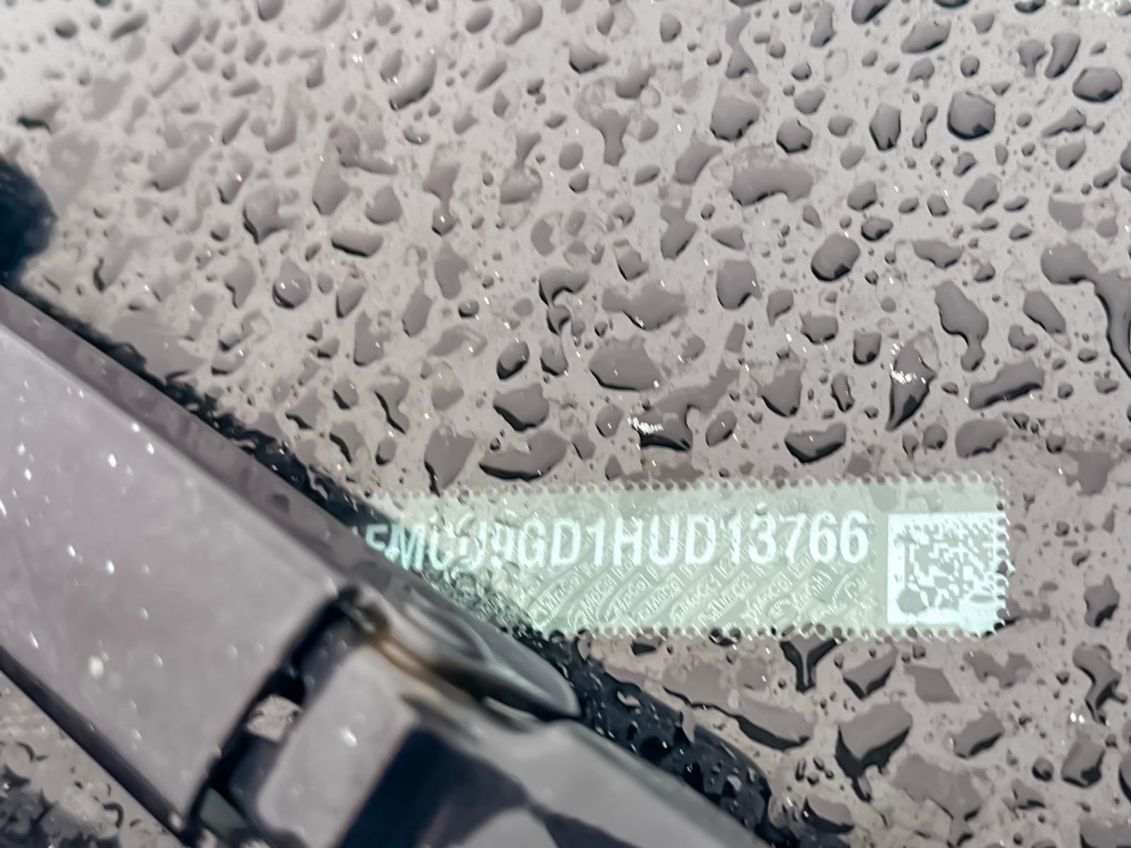 Used 2017 Ford Escape SE image 2