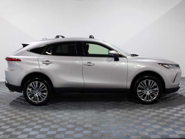 Certified 2022 Toyota Venza XLE AWD/4WD image 7